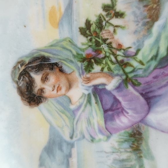 A Lattice Edge 7 " Plate with 2 Gold Circles of a Woman Gathering Holly - Picture 3 of 8